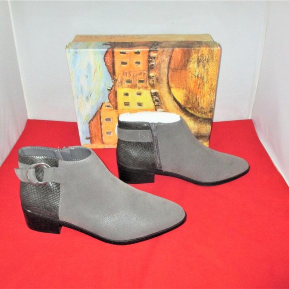 Bella Vita Henley II Booties - Picture 5 of 12